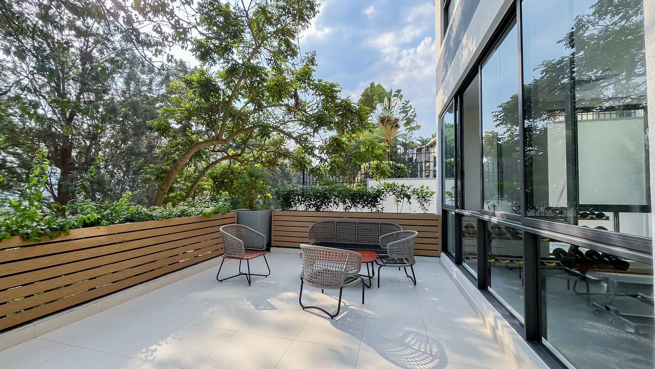 Ohana Residence — outdoor terrace lounge